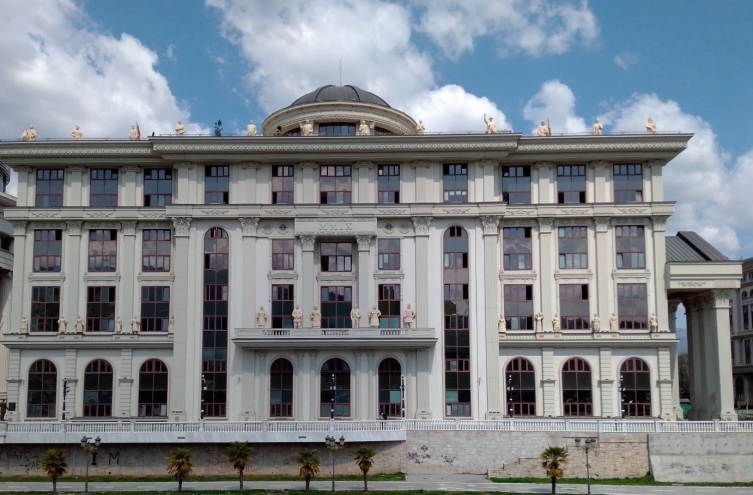 Кој е контроверзниот македонски дипломат уапсен во Србија?