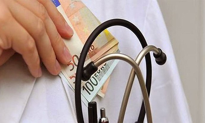 ЛЕКАРКА во Куманово приведена за примање ПОТКУП: Во автомобил и нашле 98.000 денари!