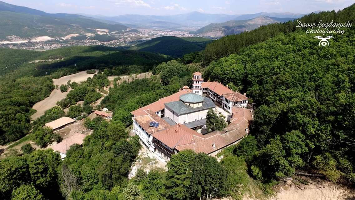 УТРЕ е Празник на мајката на сите мајки, а манастирот „Пресвета Богородица-Пречиста“ го слави својот патрон (Видео)