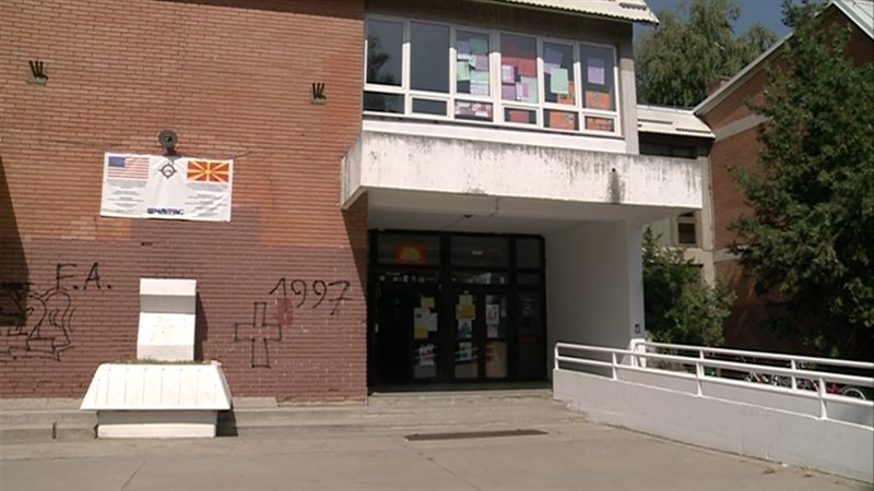 По еден ден на училиште: Деца од Аеродром и Кисела Вода заразени со коронавирус, класовите во изолација