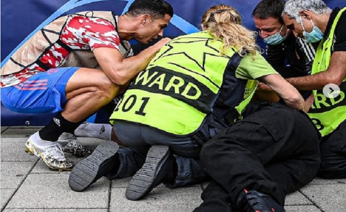 Човечина! Редарот се онесвести, а Роналдо истрча да му помогне (ФОТО)