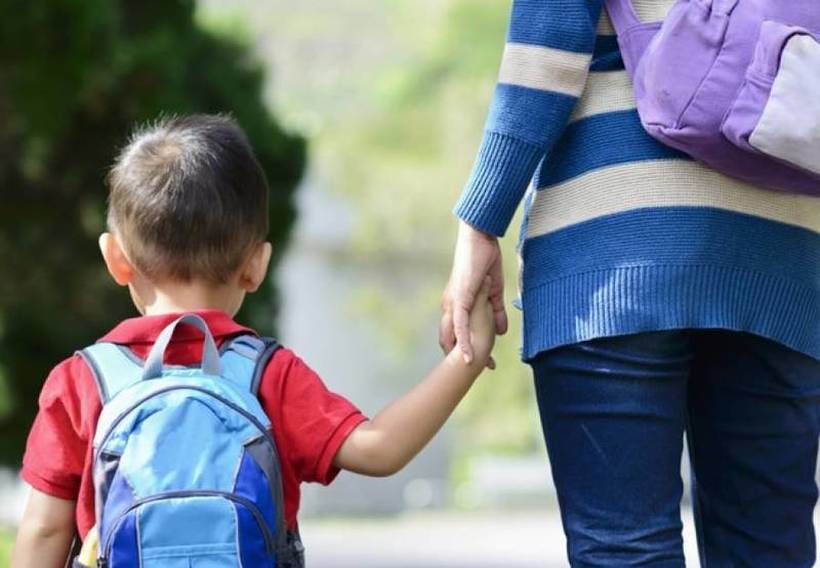 ПРЕСМЕШНО! Прваче на времето: Облеката од Велигден и една чаша вода, Прваче сега: Осум комбинации, 274 слики на Фејсбук… ?