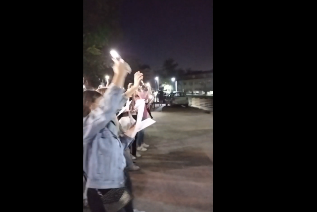 Емотивно Видео: Под прозор на Клиника, им пееја на децата на хематологија во Скопје