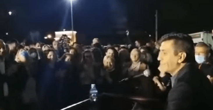 Се пykaше со пиштол на отворањето на штабот на ДУИ во Чаир (Видео)