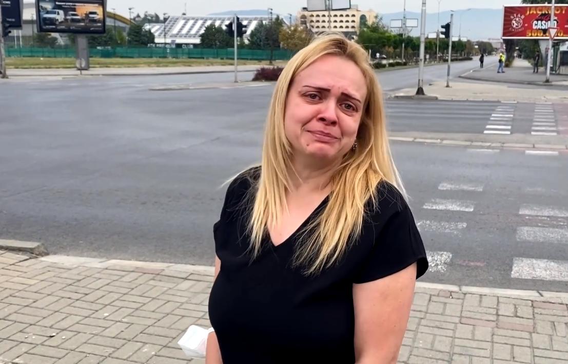 (ВИДЕО) Скопјанка со солзи во очи: Одам на ПОГРЕБ кај татко ми, никој не сака да ми направи ПРОСТОР да поминам, поминувала ДЕЛЕГАЦИЈА