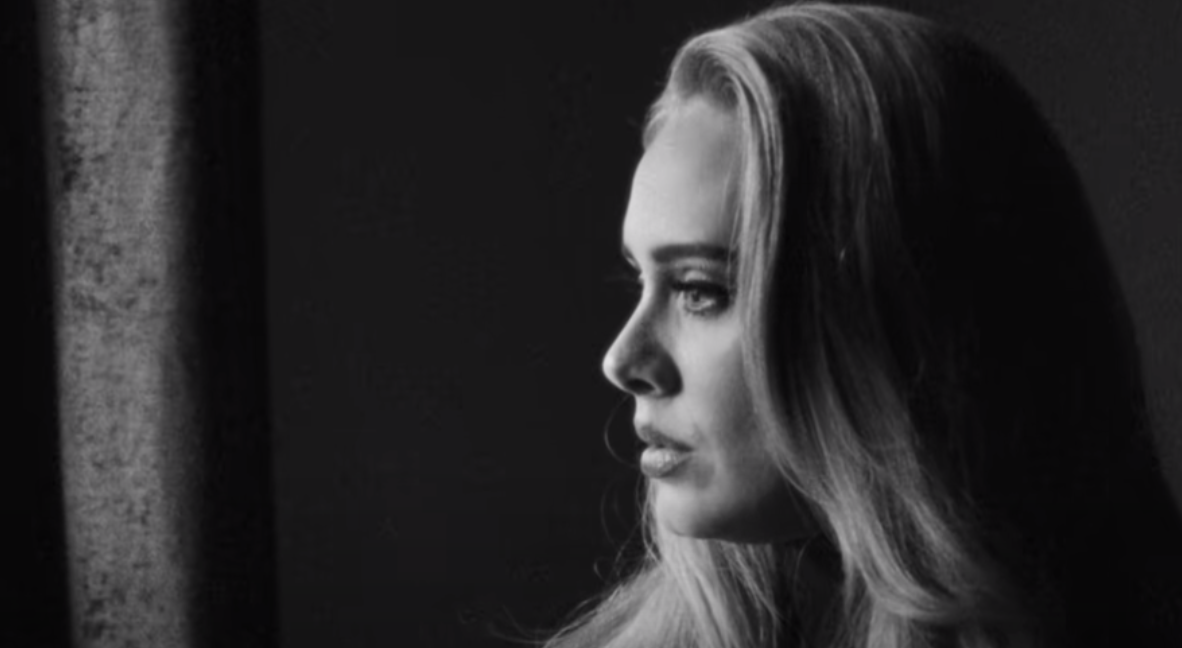Цел свет денеска ја слуша новата песна на Адел, за 12 часа стигна над 22 милиони прегледи (Видео)