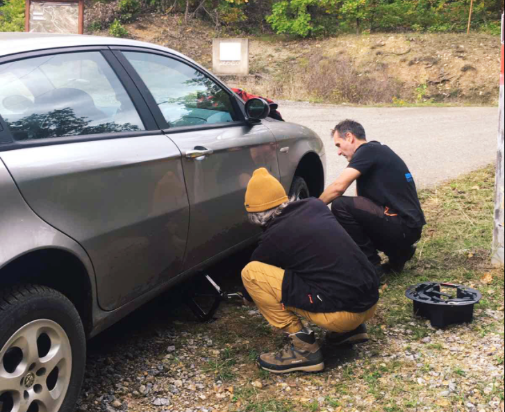 Апасиев: Тежок е фраерскиот живот/Ќе ве смениме како дупнатата гума на Алфата (Фото)