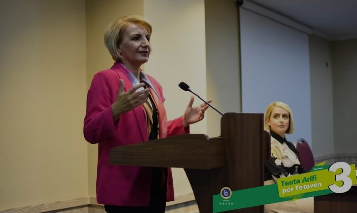 Според Арифи Македонците во Тетово живеат во албански, а не во македонски град