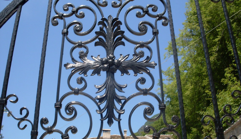 Ќе бидеме патоказ кон Небото или кон земното и трулежното?