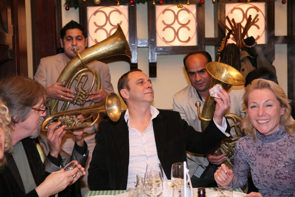 СРБИЈА со НОВА МЕРКА: Во угоситетлски објект ќе може БЕЗ сертификат до 10 часот навечер, после 10 САМО СО СЕРТИФИКАТ!