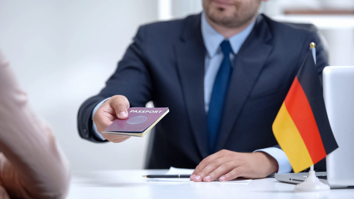 Германската амбасада во Скопје ЗАТРУПАНА за работни визи