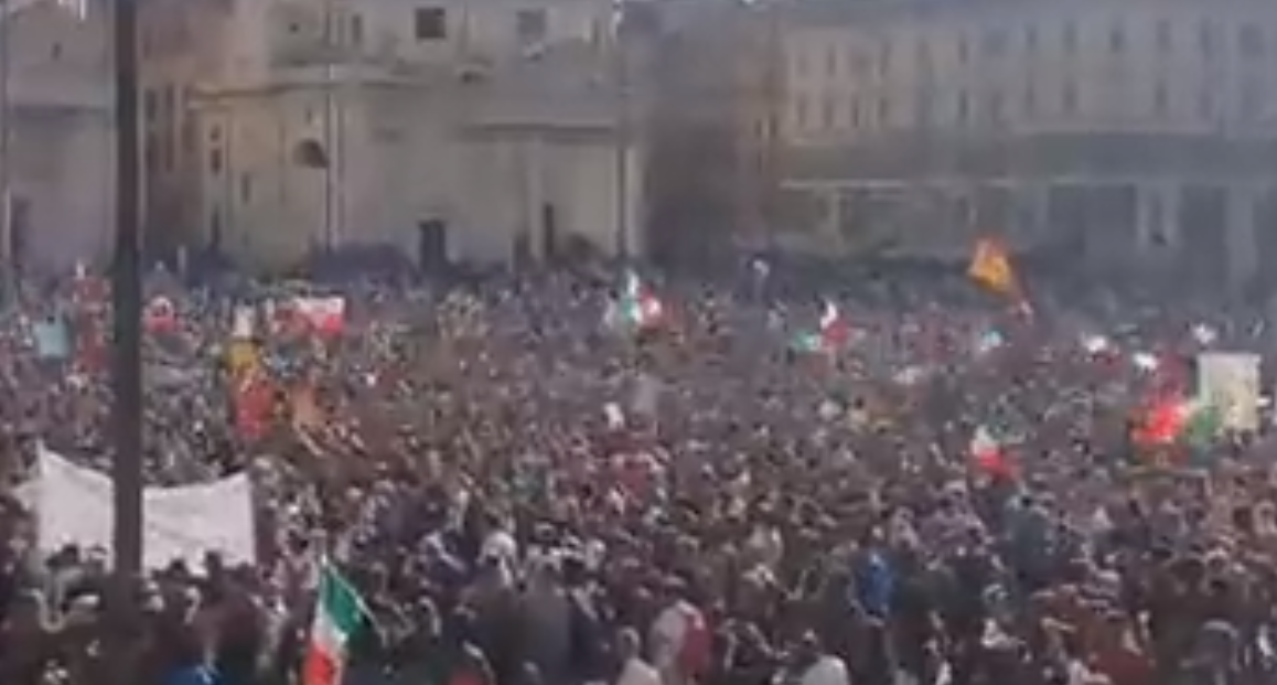 (Видео) Xaoс во РИМ – На Италијанците им се случи „27-ми април“: Пpoтесираа и се обидоа да влезат во италијанската Влада