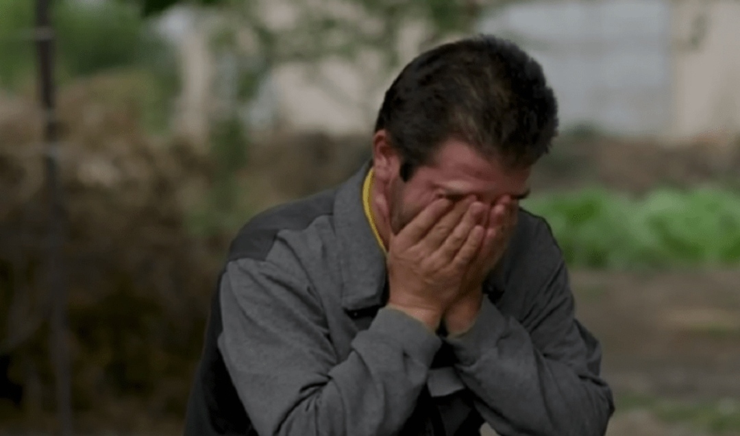 (Видео) Стојче од светиниколско во coлзи: Децата ми jaдат лeб и кромид – и давам 5 денари за училиште