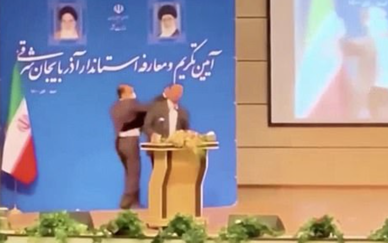 Boeн офицер му ВРЗА ШАМАР на гувернерот за време на инаугурацијата (Видео)