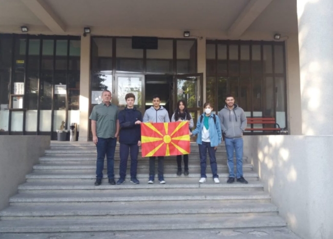 БРАВО: Средношколци од Македонија освоија медали на третата Балканска олимпијада по физика ?