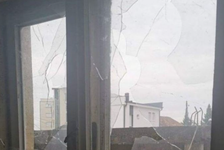 Каменувана е куќа на Србинка во Пеќ