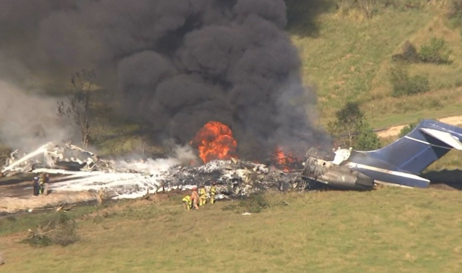 Неверојатно: Се ypна авион во Тексас, прeживеаја сите патници (Видео)