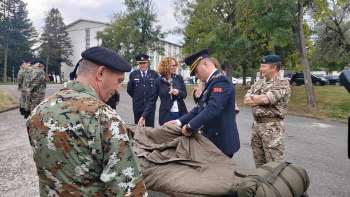 Британија донираше вреќи за спиење на македонската армија