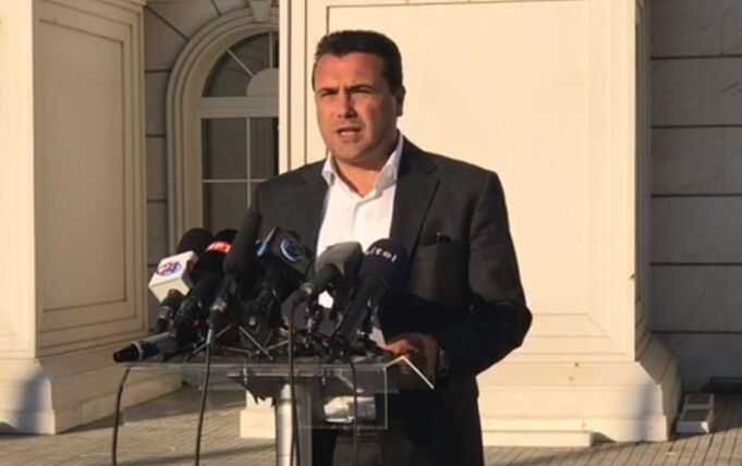 Заев за пожарот: Кој сум јас да кажам дали треба да има друг приклучок за полнач на телефон? (Видео)