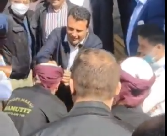 (Видео) На Заев му ја погодија песната: Летаа илјадарчиња ?