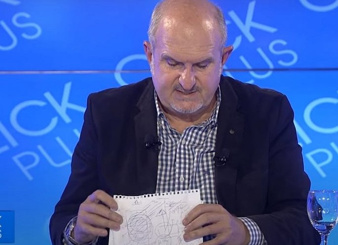 А ти го мислиш запишува мудри мисли, тоа преговорите со Бугарија :) (ТВИТ НА ДЕНОТ)