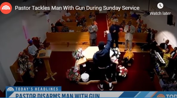 Невидена драма во сред црква во Нешвил, свештеник со „Чак Норис потег“ (Видео)