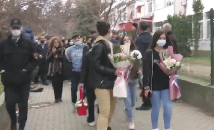 Маршираа учениците од Чаир – „Како да одржуваме настава кога пријателите повеќе не се со нас“ (ВИДЕО)