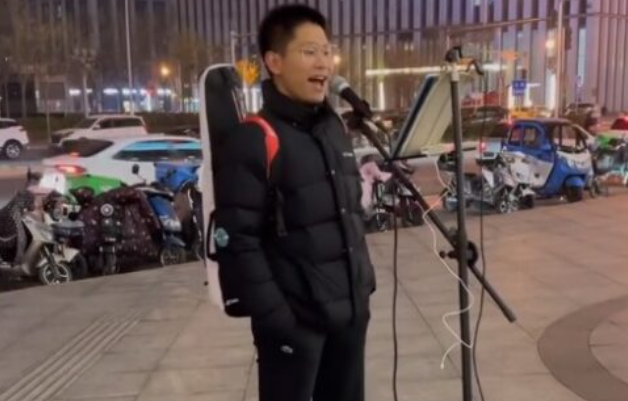 Кинез среде Пекинг пее песни од Тоше Проески ❤ (Видео)