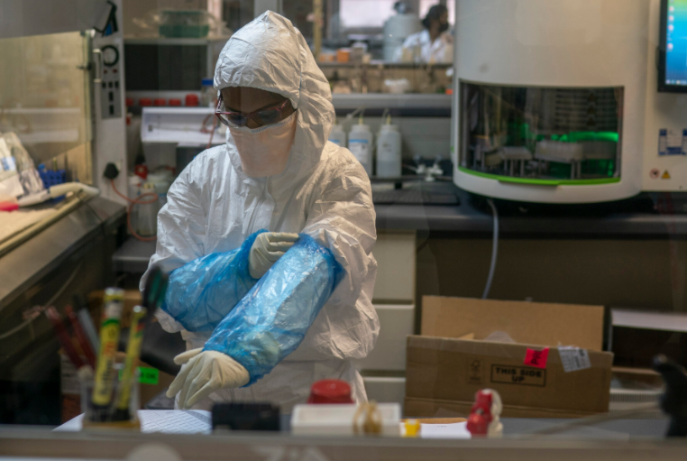 Каде е детектирана новата ОПАСНАТА МУТАЦИЈА на коронавирус ОМИКРОН, загриженост во Европа и СЗО