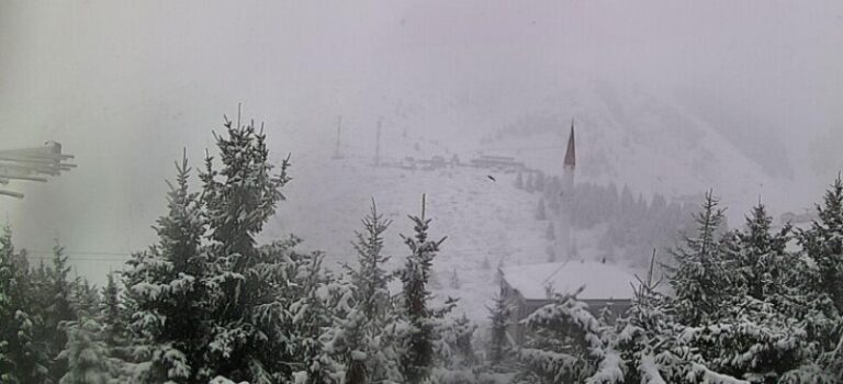 МАКЕДОНИЈА ПОД СНЕГ – Утрово вистинска зимска идила (ФОТО)