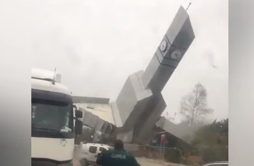 (Видео) АПОКАЛИПСА во дел од Турција, најмалку четири лица загинaa во страшното невреме