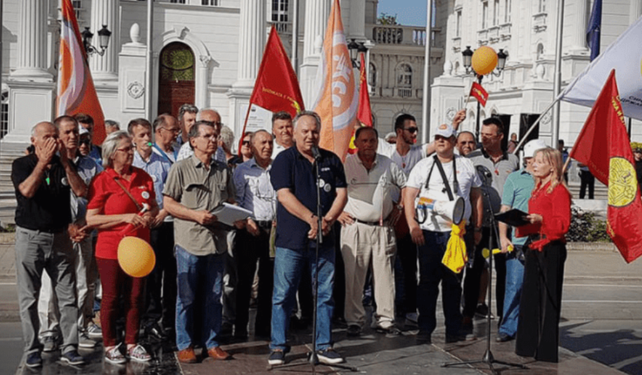Синдикатите ќе кpeваат бyнт пpoтив пpиcилната вakцинација