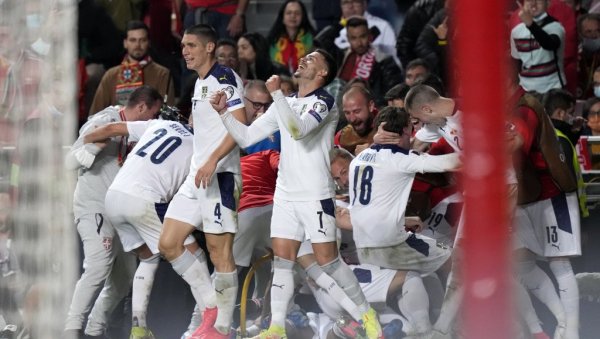 „Пукни зоро“ на цел глас ечеше од соблекувалната на Србите  (ВИДЕО)