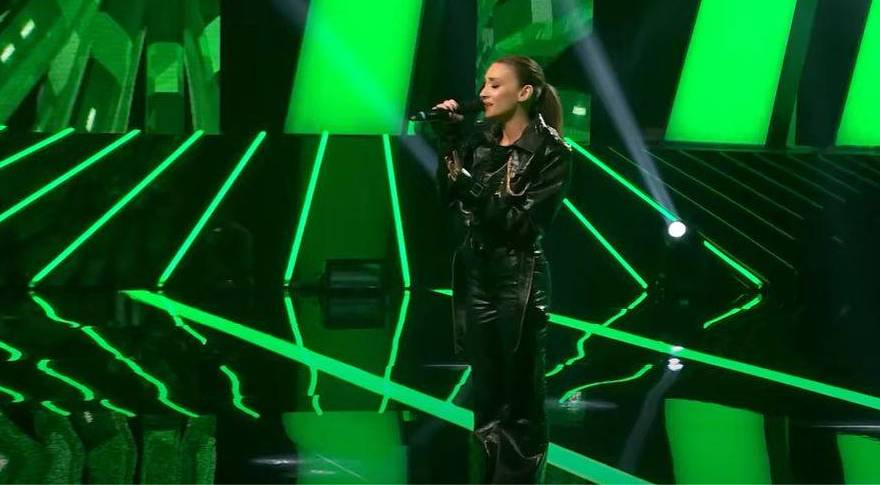 Оваа Македонка беше единствена која ги освои сите гласови во последната емисија на „Ѕвездите на Гранд“ – Валери „растури“ во музичкото шоу, а еве кој ќе и биде ментор