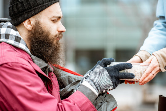 Скопјанец со најхумана акција: Преостанатата ХРАНА од славите и прославите да се даде на оние на кои им е потребна