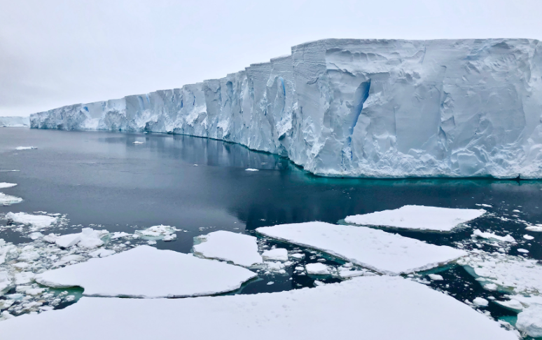 (ВИДЕО) Научниците во паника: Пука најголемиот глечер во светот наречен „Судниот ден“