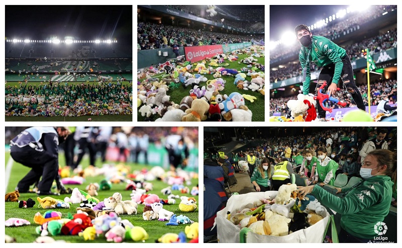 Дожд од играчки – Навивачите на Бетис го затрупаа теренот со играчки за сиромашните деца (Фото и Видео)