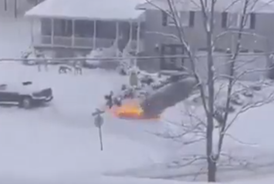 Еве како се чисти снег без лопата (Видео) ?