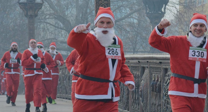 Почна пријавувањето за традиционалната „Трка на дедомразовци“ во Скопје
