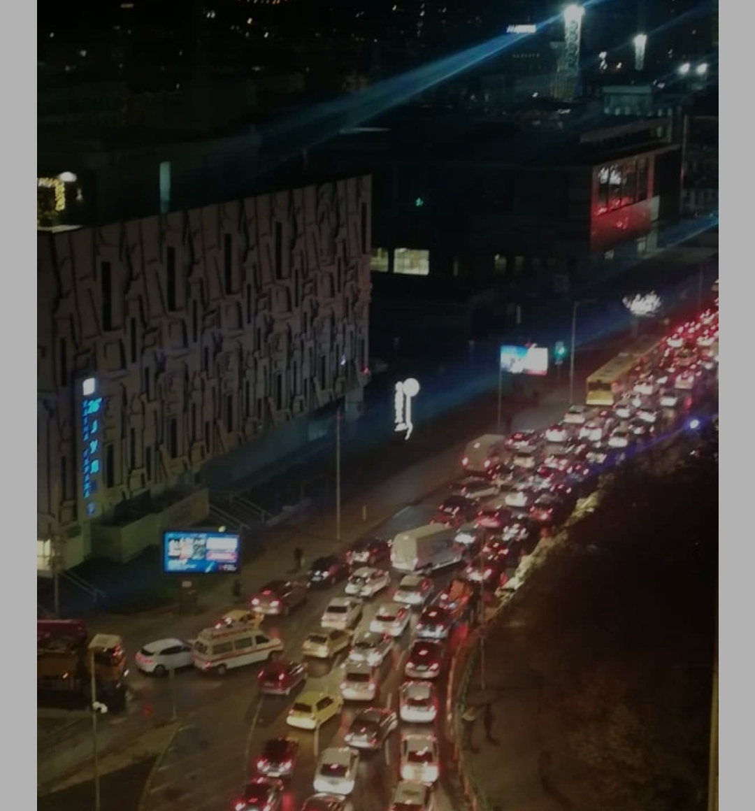 (ФОТО) Сообраќаен хаос го блокираше центарот на градот