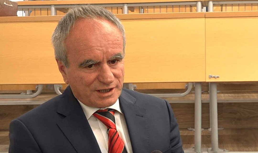 Халили pacпали: Бугарскиот јазик е посличен со рускиот отколку со македонскиот