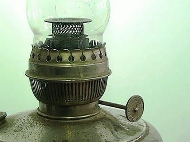 „Едно време кога ќе снемаше струја имаше дружба, сега замре разговорот, замре животот без струја“