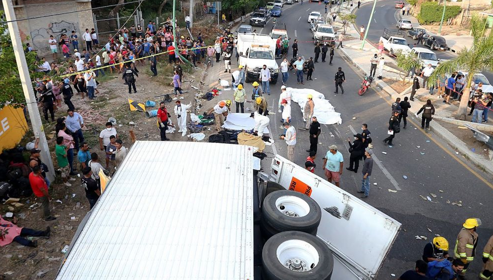 Трагедија во Мексико: Најмалку 53 загинати во сообраќајка