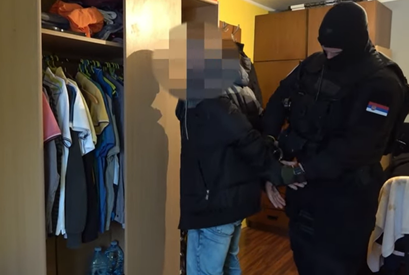 АРМАГЕДОН ЈА ТРЕСЕ СРБИЈА: Разбиен голем ПЕДОФИЛСКИ ЛАНЕЦ, уапсени 11 лица низ земјата (ВИДЕО)