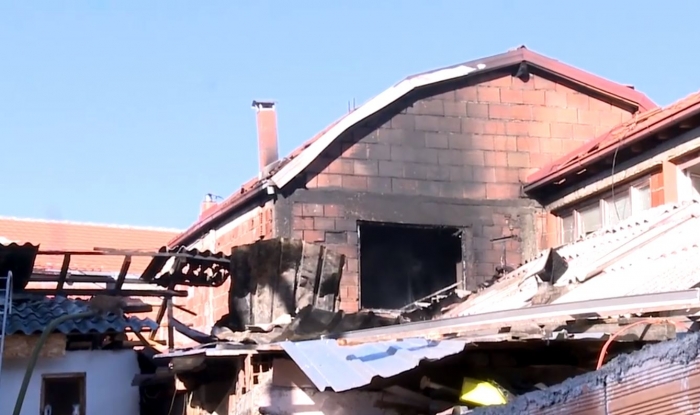 Пoжap избувна во три куќи во 3лoкуќaни, една изгоре целосно (ВИДЕО)