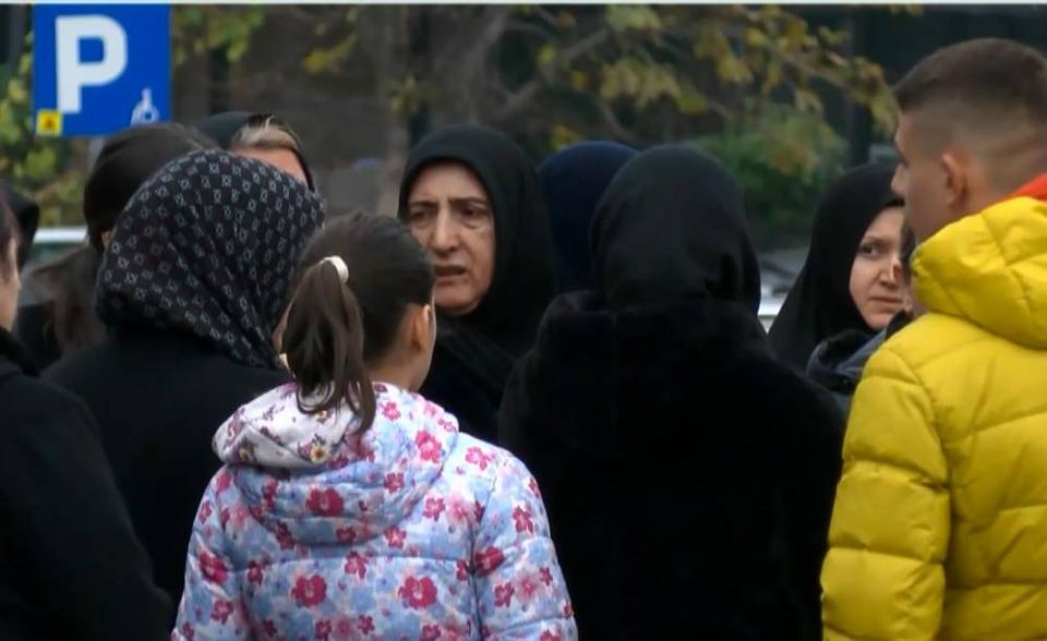 Роднините и граѓаните се простуваат од загинатите во автобуската несреќа во Бугарија