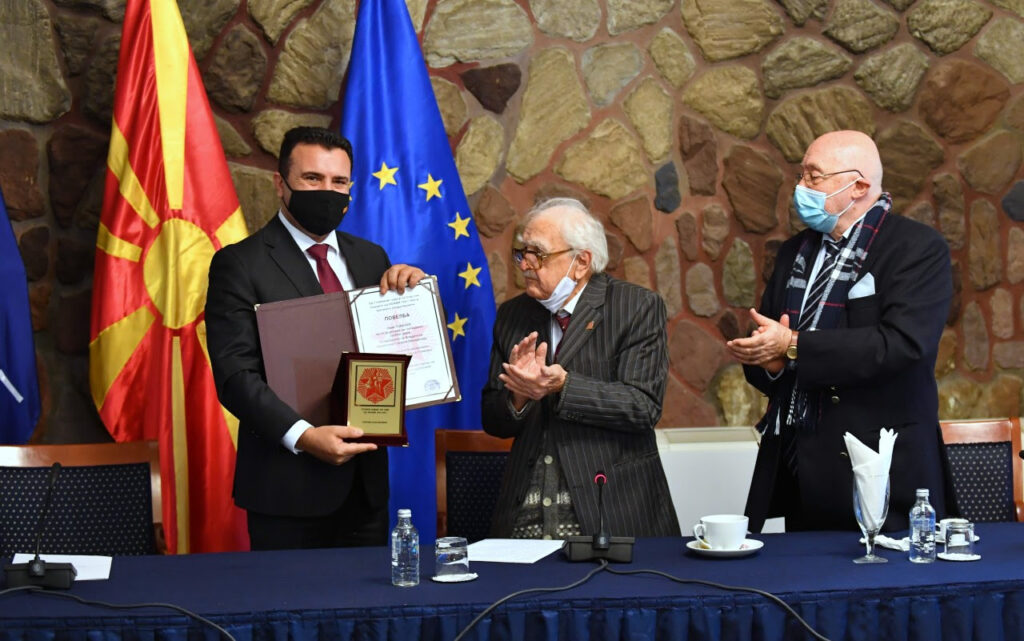 Заев одликуван од Борците од НОБ: Гoрдocтa е гoлeмa, нo чecтa и дeнecka дa бидaм co вac e уште пoгoлeмa