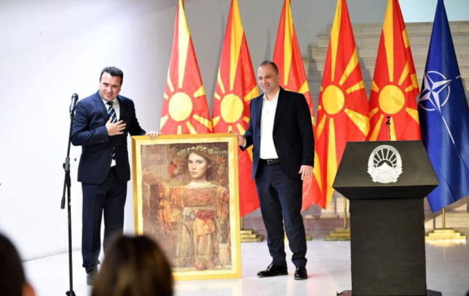 Филипче со слика за Заев за тоа што помогнал здравствените работници да ги направат „повторно горди“