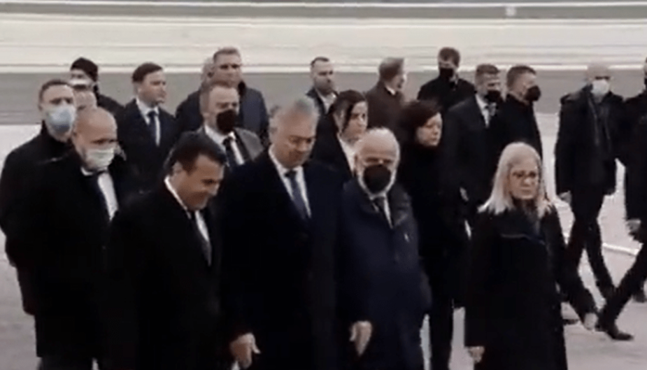 Митева до Заев за смеењето на комеморацијата: ШТО ТИ Е СМЕШНО БРЕ… (ВИДЕО)