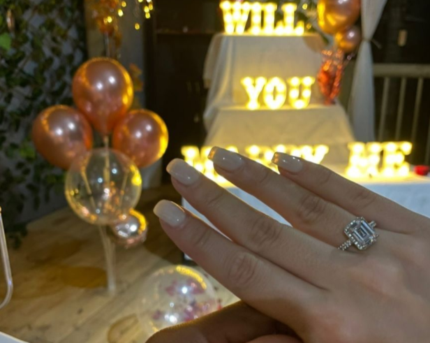 Уште еден македонски зет – поранешниот фудбалер ја запроси девојката на несекојдневна дестинација (ФОТО)